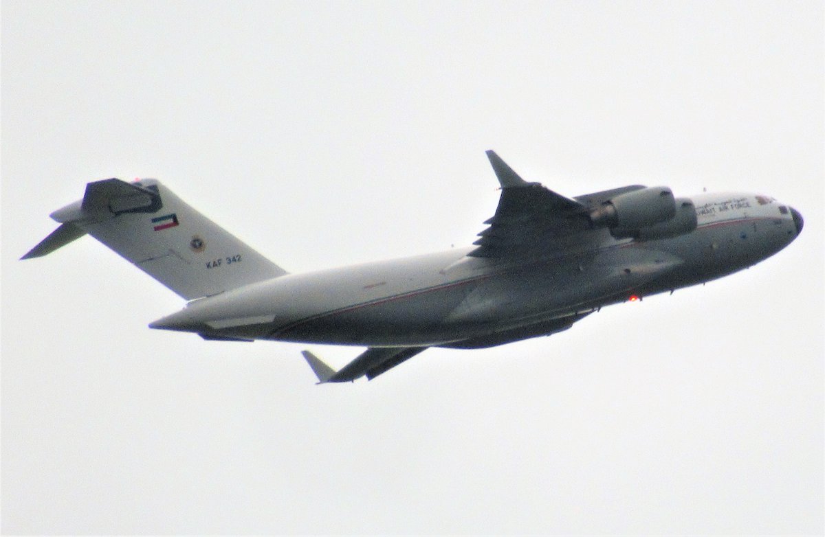 BloodyPolitics's tweet photo. What a grey day, brightened briefly by the colourful livery of a Kuwait Air Force C17 flying over M&S this afternoon.
#KAF342
#KAF3205
#avgeek #Prestwick #Ayr https://t.co/ubi8XixrCa