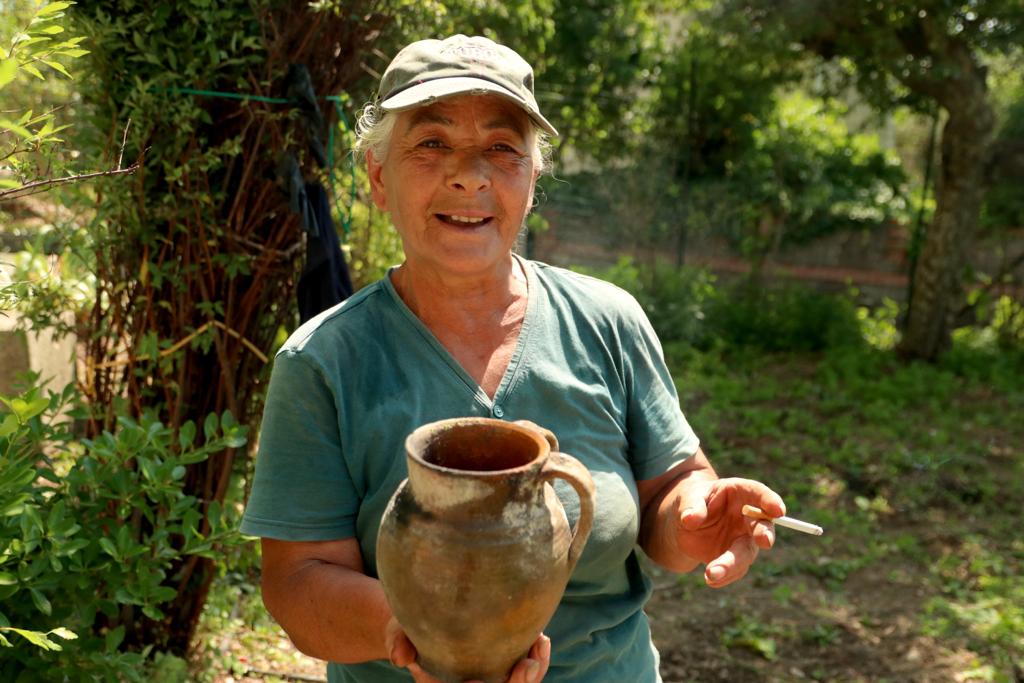 Our Museum of Resilience project unveils another gem in #Senerchia: The Pignata! It infused meals with flavour, simmering sheep meat, legumes, and more. Today, its magic lives on, as locals still savour succulent dishes from the pignata on their fireplaces. 🏺#ResilientHeritage
