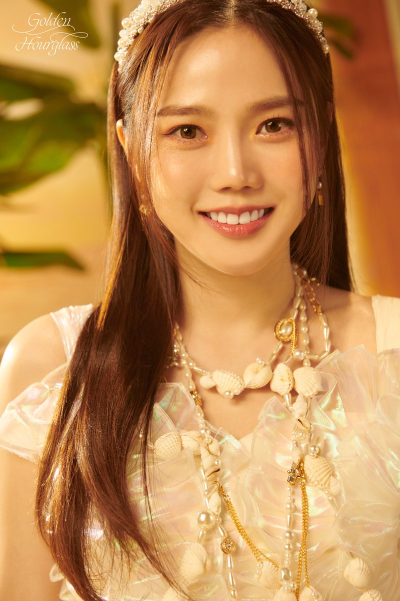 OH MY GIRL 9TH MINI ALBUM
[Golden Hourglass]

CONCEPT PHOTO #Light
#효정 #HyoJung

2023.07.24 6PM (KST)

#오마이걸 #OHMYGIRL #OMG
#Golden_Hourglass