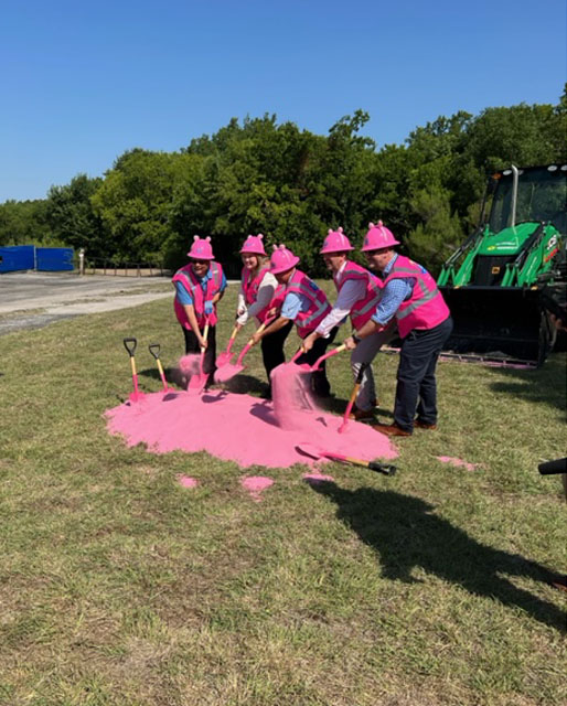 PMAGetsIt's tweet photo. The popular Peppa Pig is set to open its 2nd theme park in the country next year in the Dallas area. The project team recently celebrated a pink-hued groundbreaking ceremony. #projectmanagement #peppapig #themepark 

https://t.co/qLSXAsCvzF https://t.co/0nCNcrzfQk