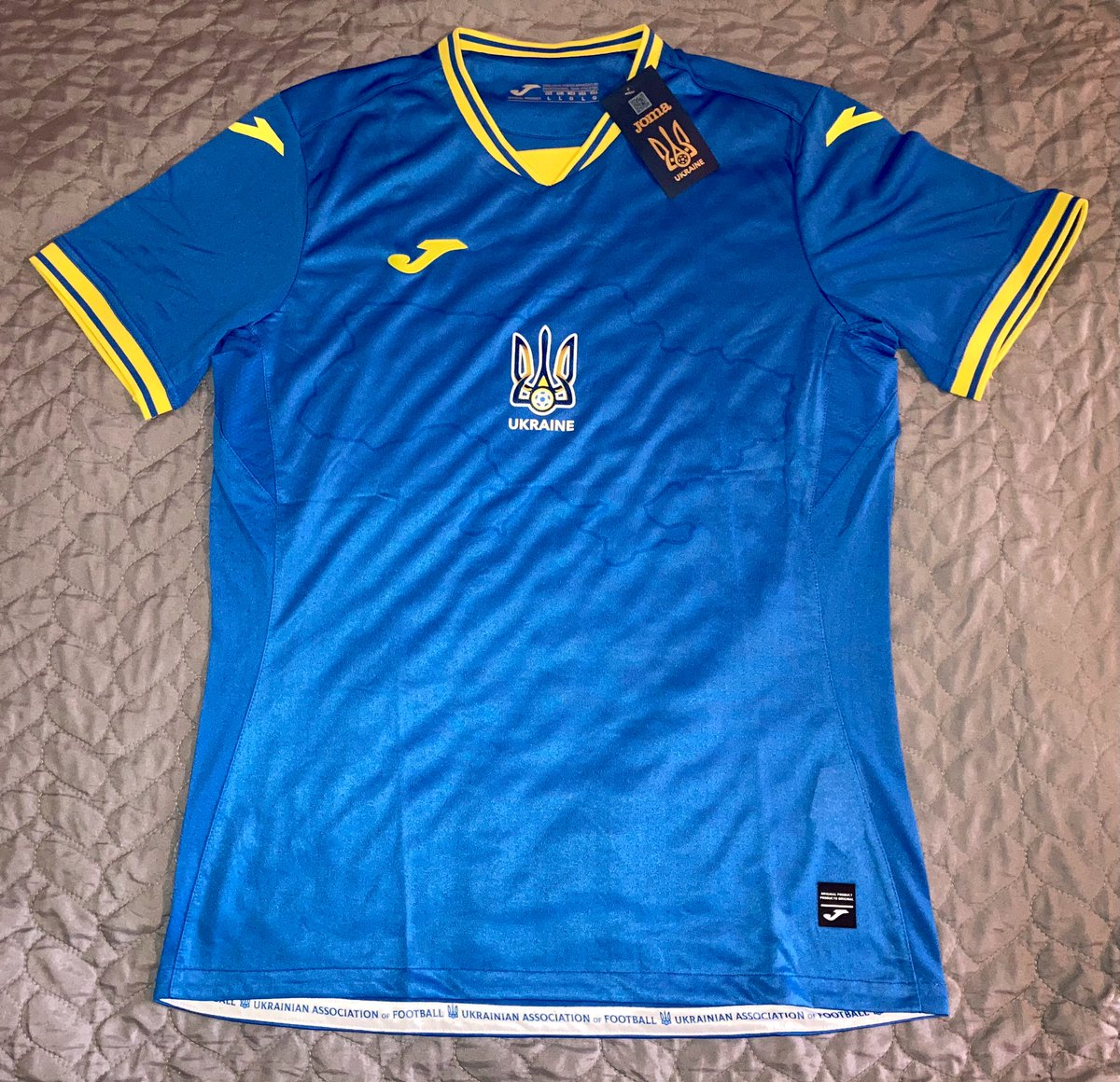 dudnyksanchenko's tweet photo. РОЗІГРАШ ЗА ДОНАТ

Розігрую ігрову футболку збірної України 2022 року. Футболка ліцензована та абсолютно нова, з усіма бірками та упаковкою, розмір L.

Правила такі: робите донат від 200 грн в будь-який фонд чи на збір, який хочете, і кидаєте скрін переказу в реплаї чи в пп. ⬇️⬇️ https://t.co/2zC7KrmoGk