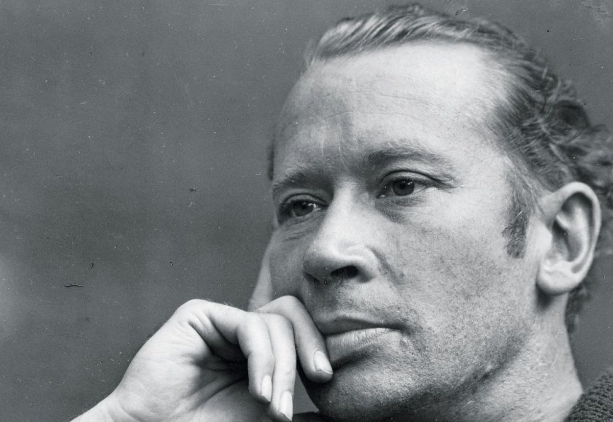 “Hissetmek öğretilemez. Niçin mi? Çünkü ne zaman düşünseniz, inansanız ya da bilseniz, başka biri olursunuz; ancak hisettiğiniz an, kimse değil -ancak- kendiniz olursunuz. Ölünceye değin hissetmek, yeryüzündeki en olağanüstü yaşamdır.”

[e. e. Cummings, Şiirler, Yazılar, s. 416]