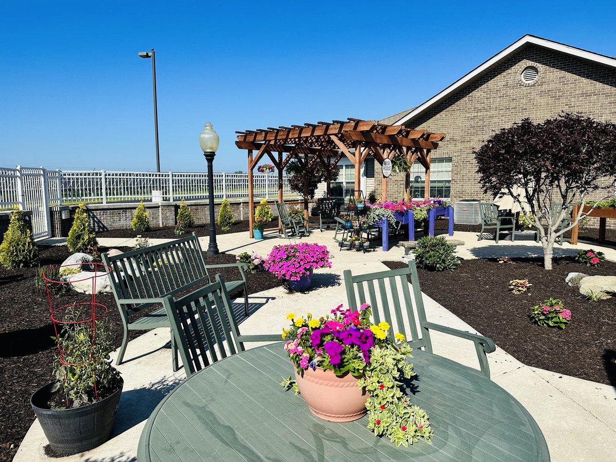 BlairRidgeHC's tweet photo. It is a gorgeous morning here in our beautiful courtyards! Our residents and staff put their hearts and souls into our Campus in Color program this year, and here are just some of the stunning results of all their hard work!
#CampusinColor #TrilogyLiving https://t.co/ZgeE3IxQpW