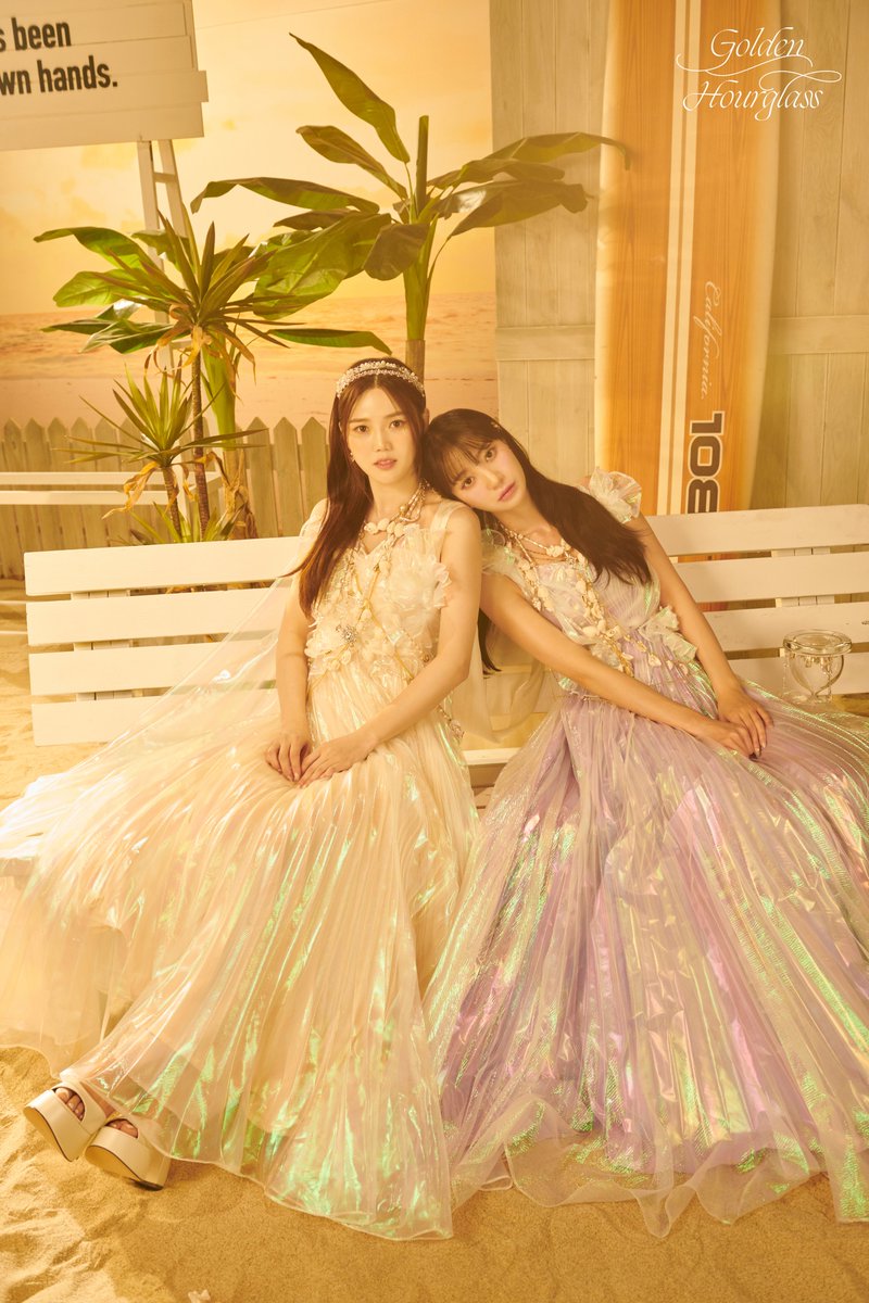 OH MY GIRL 9TH MINI ALBUM
[Golden Hourglass]

CONCEPT PHOTO #Light
#효정 #유빈 #HyoJung #Yubin

2023.07.24 6PM (KST)

#오마이걸 #OHMYGIRL #OMG
#Golden_Hourglass