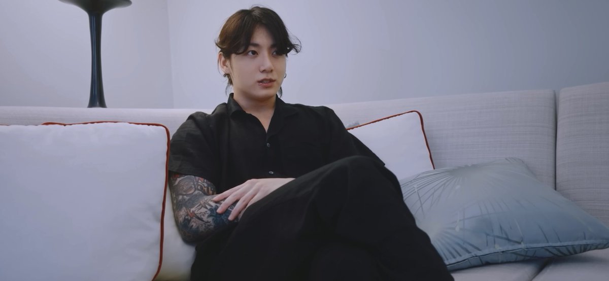 kookpiics's tweet photo. jungkook looks so good https://t.co/qFxCM5cfwn