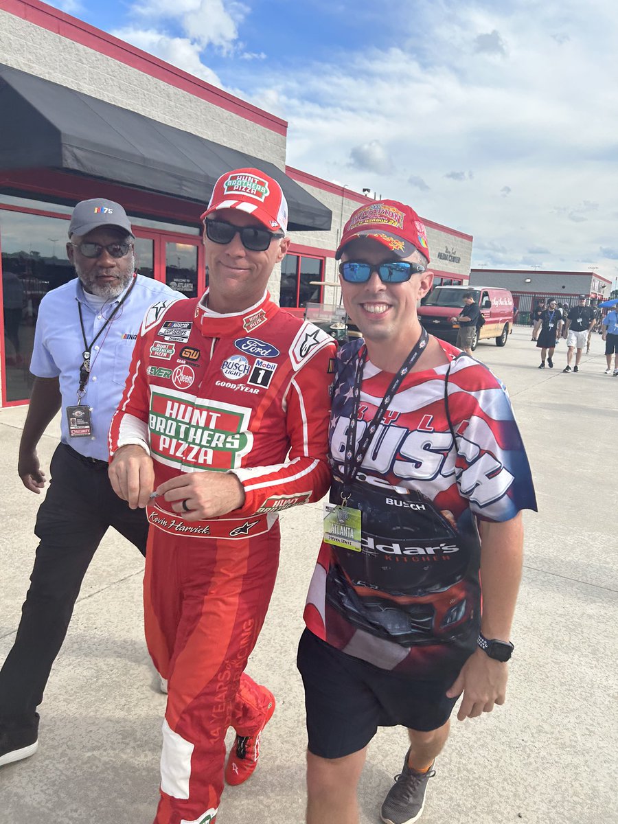 spelledwithaV's tweet photo. Great time at the race yesterday! Very appreciative of the drivers time they spend with the fans, #NASCAR is awesome about keeping an immersive experience! Can’t wait for the next race. #QuakerState400 Part 1 https://t.co/PNC5vvYlY5