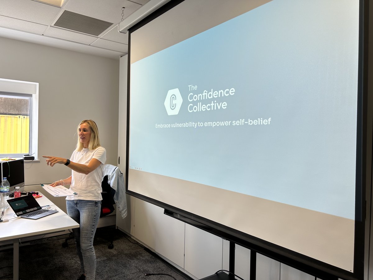 🎉 Congratulations ✨
This phenomenal group of women learned invaluable strategies to navigate imposter syndrome, honed their communication skills &amp; built a supportive community that empowers one another!

Shout out to the @BizGrowthHub for supporting this fully-funded course! 💙