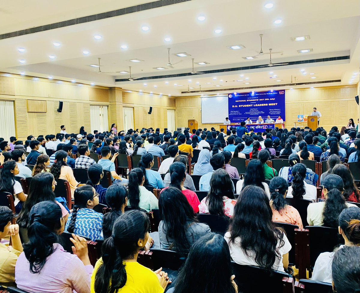 डूसू ने शुरू की ‘वन डे डूसू अध्यक्ष’ योजना

दिल्ली विश्वविद्यालय के छात्रों को एक दिन के लिए बनाया जाएगा छात्र संघ अध्यक्ष

57 कॉलेजों, 22 राज्यों और 11 देशों के 747 छात्र नेताओं ने राष्ट्रीय छात्र दिवस पर आयोजित डीयू स्टूडेंट लीडर्स मीट में भाग लिया

#NationalStudentsDay
