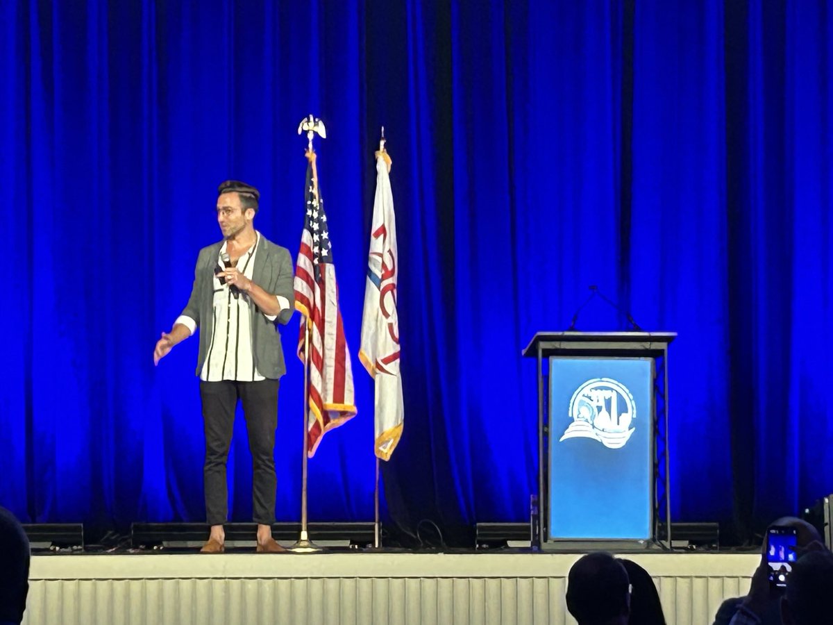 Houston Kraft opening  up the NAESP conference sharing the importance of kindness!!
⁦<a href="/sai_iowa/">SAI - Iowa</a>⁩
⁦<a href="/DecorahSchools/">Decorah Community School District</a>⁩