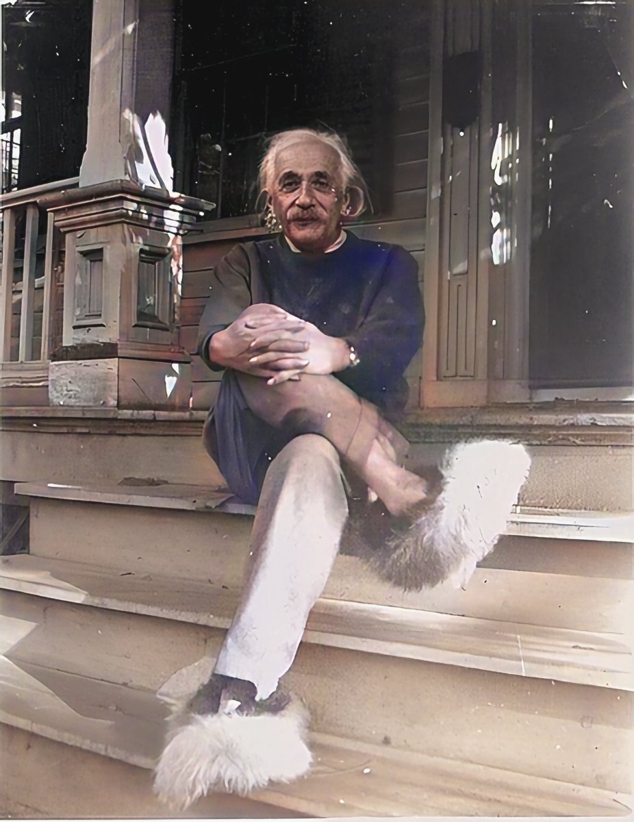 Albert Einstein broke science. His influence remains colossal.

But what was his way of ideation? He did not force creativity.

He just relaxed and did seemingly unrelated things. Basically, he stopped actively doing #science.

Einstein called it “combinatory play”.

This