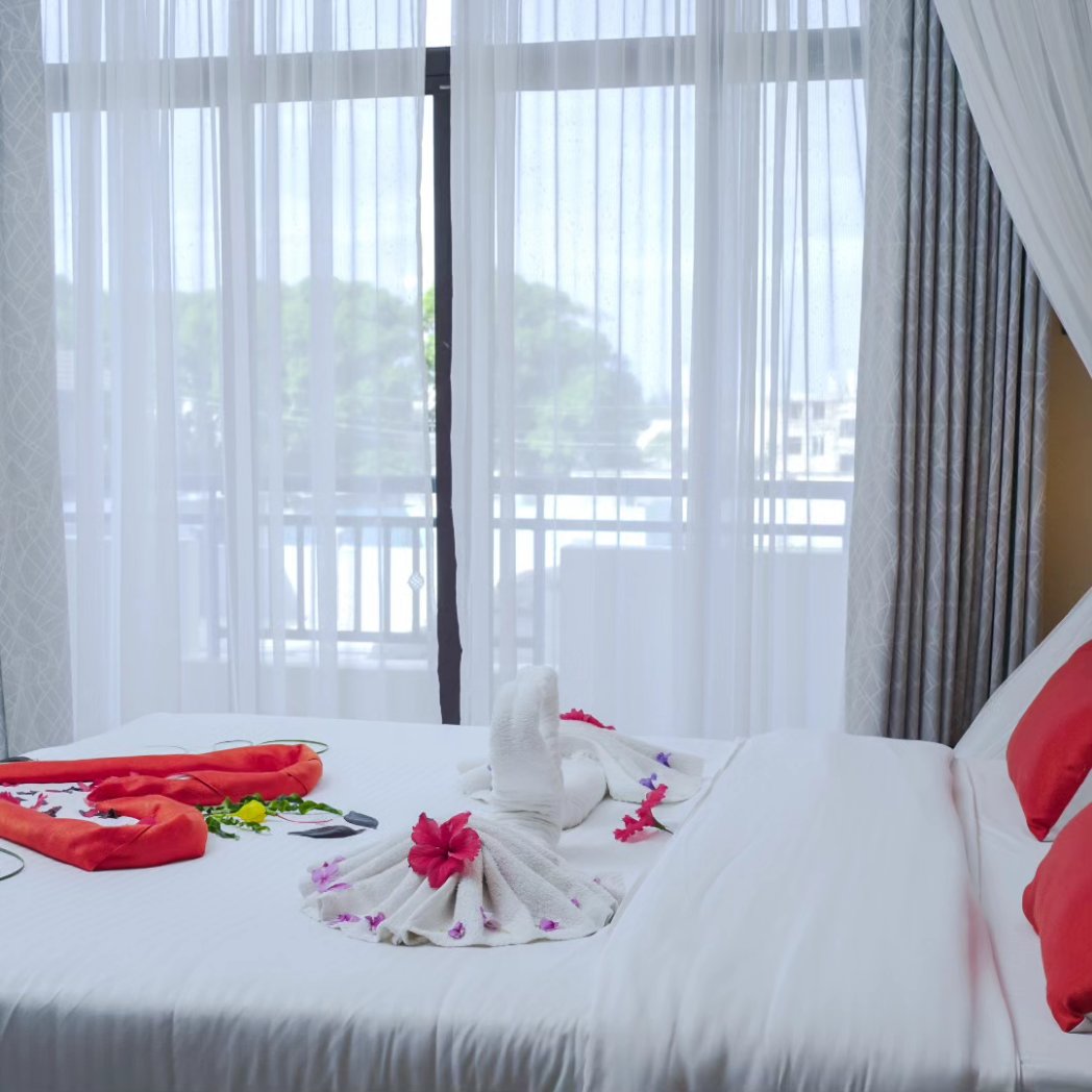 HComster's tweet photo. Wueh! 🤩

Sio kuringa, Hotel Comster Mtwapa looks great when the sun shines ☀️🌴☀️🌴☀️🌴

Experience Mtwapa's best kept secret 🤫 for a staycation or weekend getaway, to escape the cold. 🌅

AFFORDABLE ROOMS FROM 4,000/- per person per night (Bed&amp; Breakfast)

Call 0759790090 https://t.co/SYvVEX3KWZ