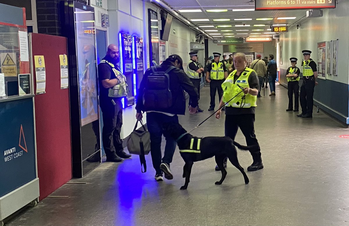 BTPCheshire's tweet photo. Today we have been working in collaboration with @StaffsPolice @WMerciaPolice and @cheshirepolice on #opcrossbow
We have had a successful day targeting people carrying drugs and knives in #Crewe train station #SeeitSayitSorted https://t.co/hqoDpa2i2C