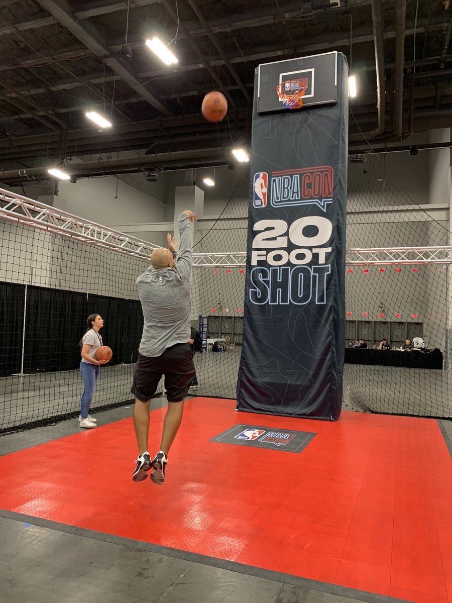 CoachJSifuentes's tweet photo. Had the best time at the inaugural NBA Con that hosted many cool interactive experiences, player appearances, and meet-and-greets. @nbaconofficial @MandalayBay @VegasSummerNBA @NBA @ESPNNBA @spurs https://t.co/ugCv1HAEAL