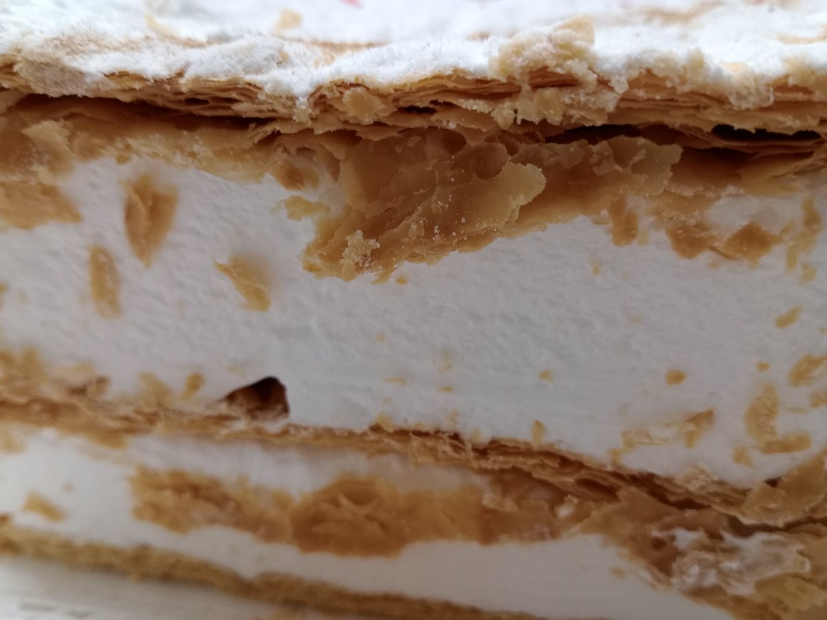 Y me dije: «Patri, el lunes, sin falta, empiezas la dieta», pero como no me llamo Patri, aquí estoy echándole 2.000 calorías al papo.