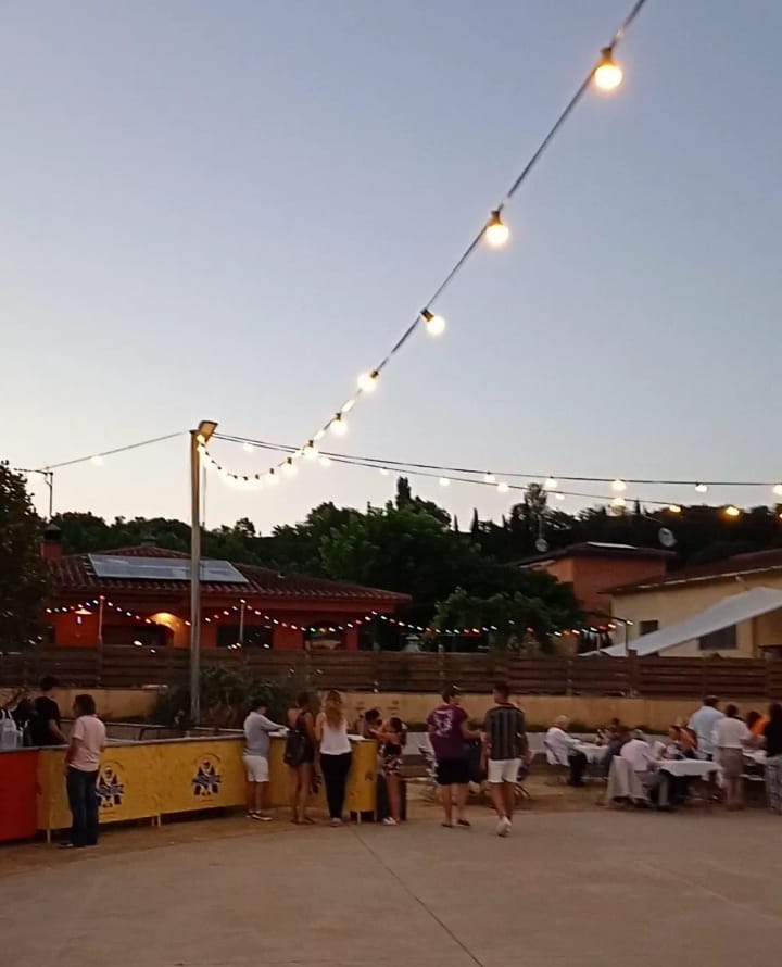 Aj_CerviadeTer's tweet photo. Us deixem un recull de fotos de la Festa Major de Raset!🎉🙋
Gràcies a l'Associació Cultural de Cervià de Ter per organitzar les festes i a tothom per venir a participar!🤗💪
#FM
#Raset https://t.co/UpM5Opr3es