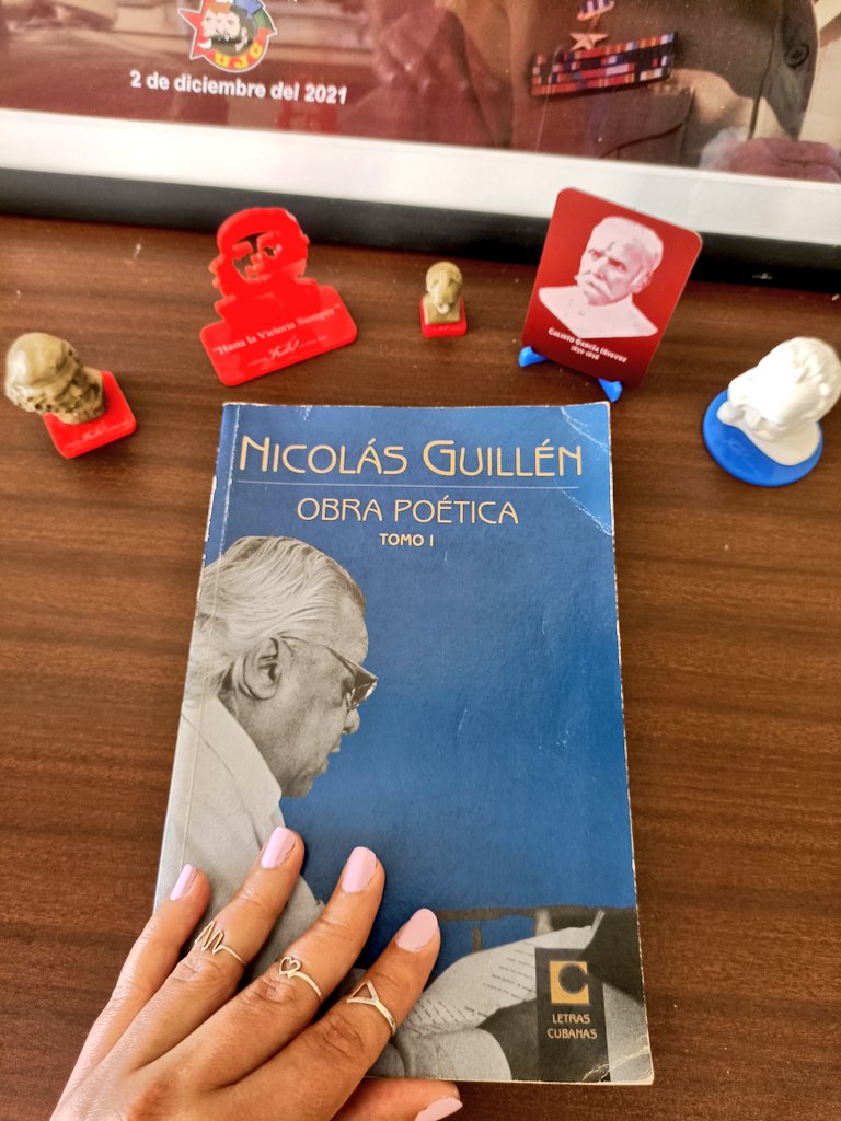 Siempre #Guillén y su poesía maravillosa

🇨🇺 "el pueblo canta, cantó,
cantando está el pueblo así:
–Vino Fidel y cumplió
lo que prometió Martí..."

😍"es un amor así,
es un amor de abismo en primavera,
cortés, cordial, feliz..."

#CubaEsCultura
#CubaEsAmor
#ConTodosLaVictoria