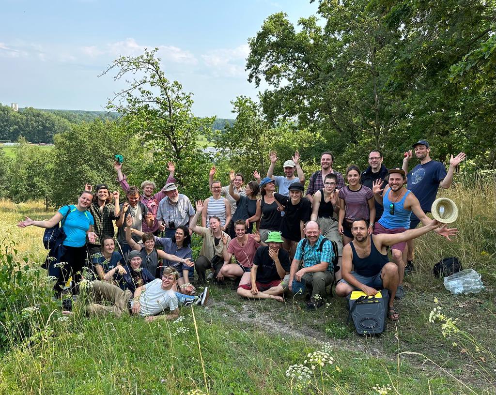 🍃 Wie wird man #Succownaut? Sich beim Succow-Seminar von der Liebe zur Natur der beteiligten Akteure inspirieren lassen!  🚲 Heute per Rad durch den #Spreewald mit Michael Petschick vom #Biosphärenreservat. Thema: Wie geht zukunftsfähige #Landnutzung?

<a href="/benjaminbrockh1/">Benjamin Brockhaus</a> <a href="/KSuccow/">Kathrin Succow</a>
