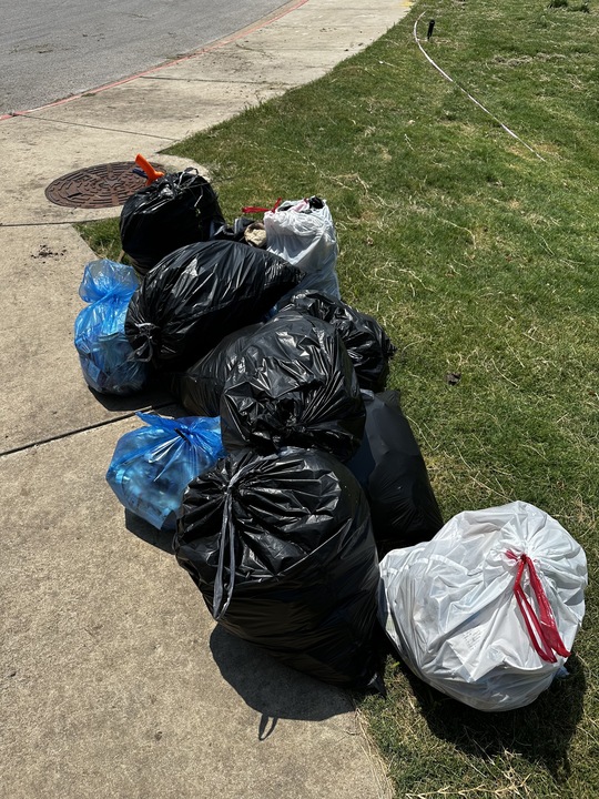 EclipticCapital's tweet photo. Our team recently enjoyed an afternoon cleaning up one of the local parks here in Austin! #KeepAustinClean https://t.co/xdRo3bt6G9