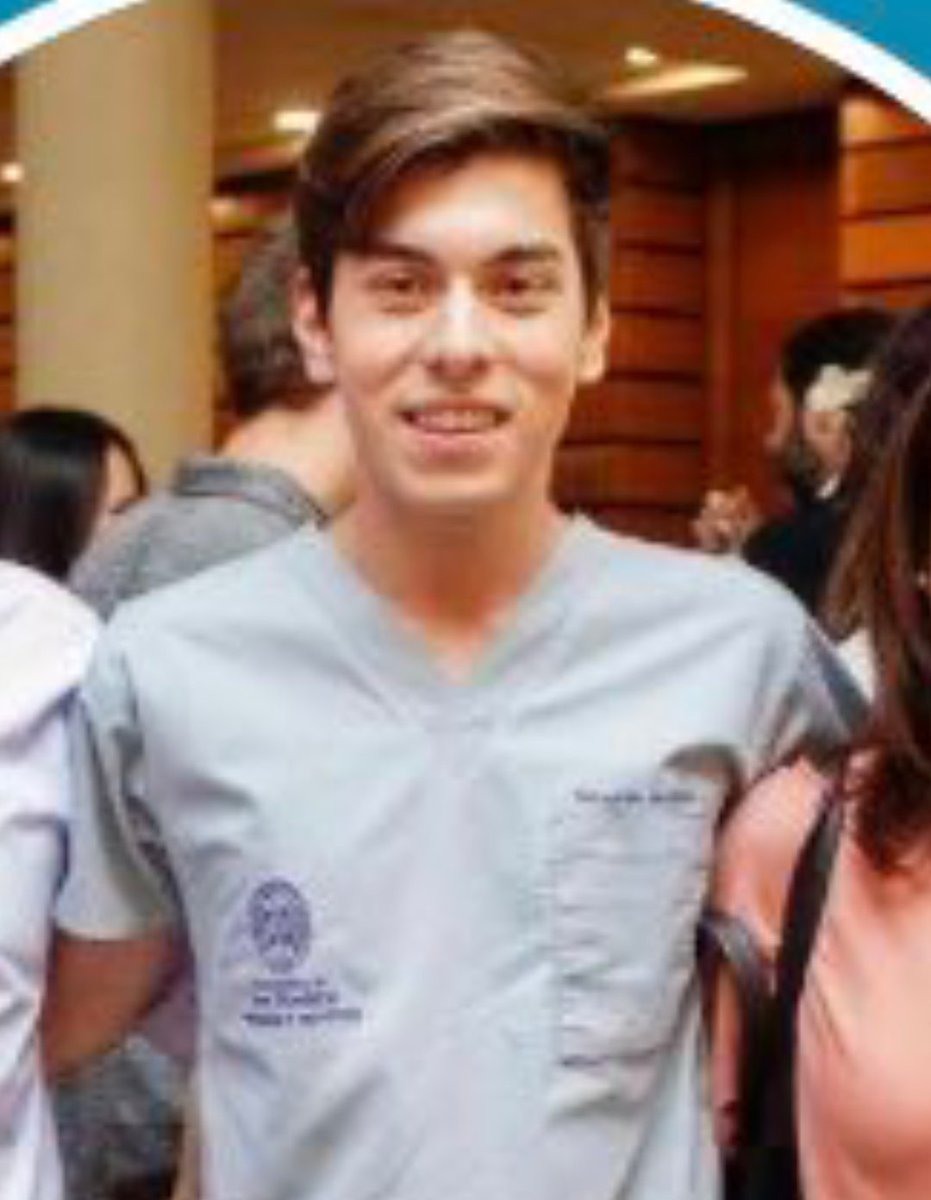 MaxLobosCL's tweet photo. 🔴 SEBASTIÁN DE LA ROSA LANDAURO. Profirió de amenaza de muerte contra diputado en ejercicio @carreragonzalo. Con nuestros tuits, su nombre jamás será borrado de Internet ni de Google, y confío no encuentre nunca más trabajo en salud. Este es él. El rostro de un delincuente: https://t.co/sEhAq73AI6