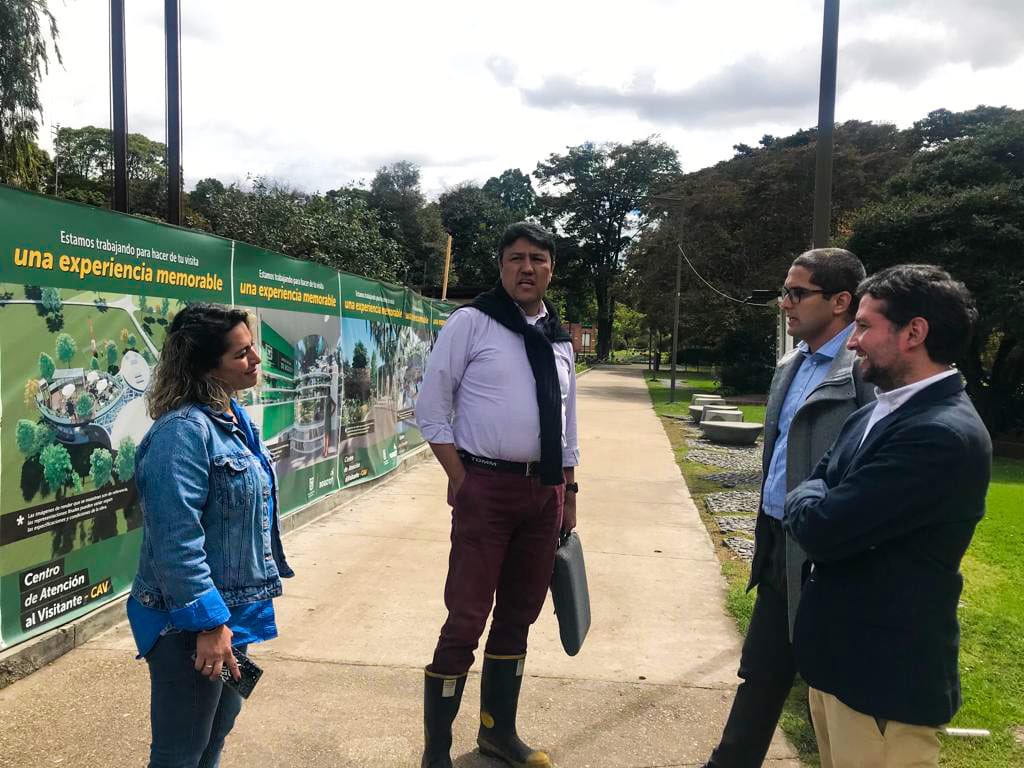 Bogota_Turismo's tweet photo. #FortalecemosElTurismo l El director del #IDT @AndresOClavijo en compañía del Sudirector Iván Chacón acompañan la socialización de servicios turísticos del @JBotanicoBogota, donde guías de turismo podrán ingresar de manera gratuita y así fortalecer el turismo en #Bogotá👏 https://t.co/GF1OXuFfP9