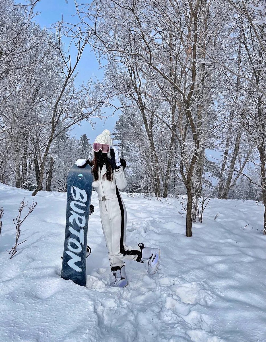 yunusmarpain's tweet photo. Skiing sometimes makes me fall to the ground and sometimes it makes me free as a bird! It's the ultimate challenge in life! 🏂#skivacation #gopower #spring #tedligety #skiinfrance #white #ig #neve #outdoor #snowing #snowpark #iloveskiing #skifun #Maryland https://t.co/j4gKdlg2JW