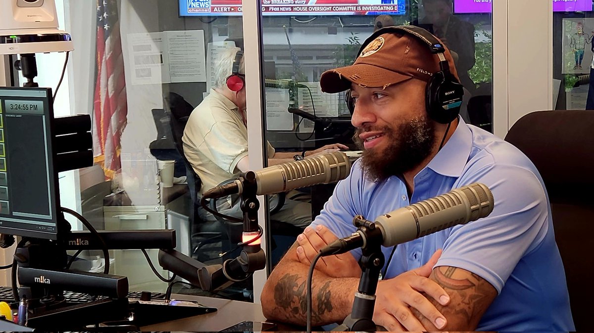 RudyGiuliani's tweet photo. We had an inspiring talk on @77WABCradio w/ former @NBA first-round pick Royce White—the basketball player who wrote "Trump won" on the side of his head during a recent game.

Royce is considering a run for
 public office in Minnesota and w/ his message and vision he can win! https://t.co/fst4wh6Umt