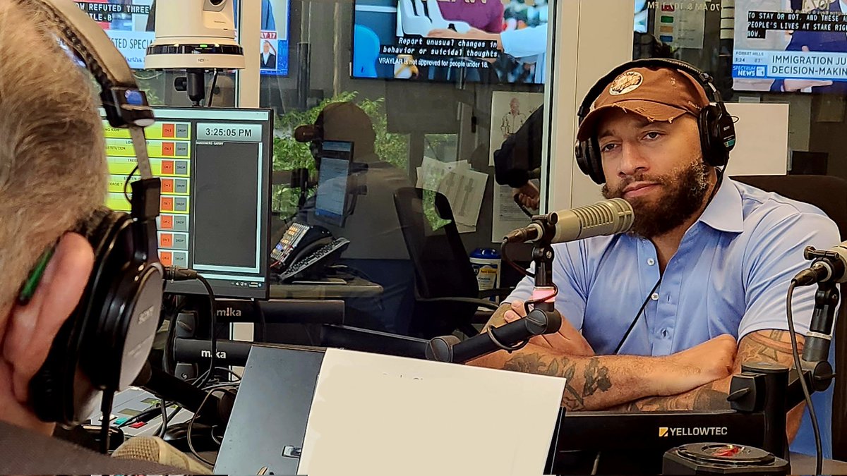 RudyGiuliani's tweet photo. We had an inspiring talk on @77WABCradio w/ former @NBA first-round pick Royce White—the basketball player who wrote "Trump won" on the side of his head during a recent game.

Royce is considering a run for
 public office in Minnesota and w/ his message and vision he can win! https://t.co/fst4wh6Umt