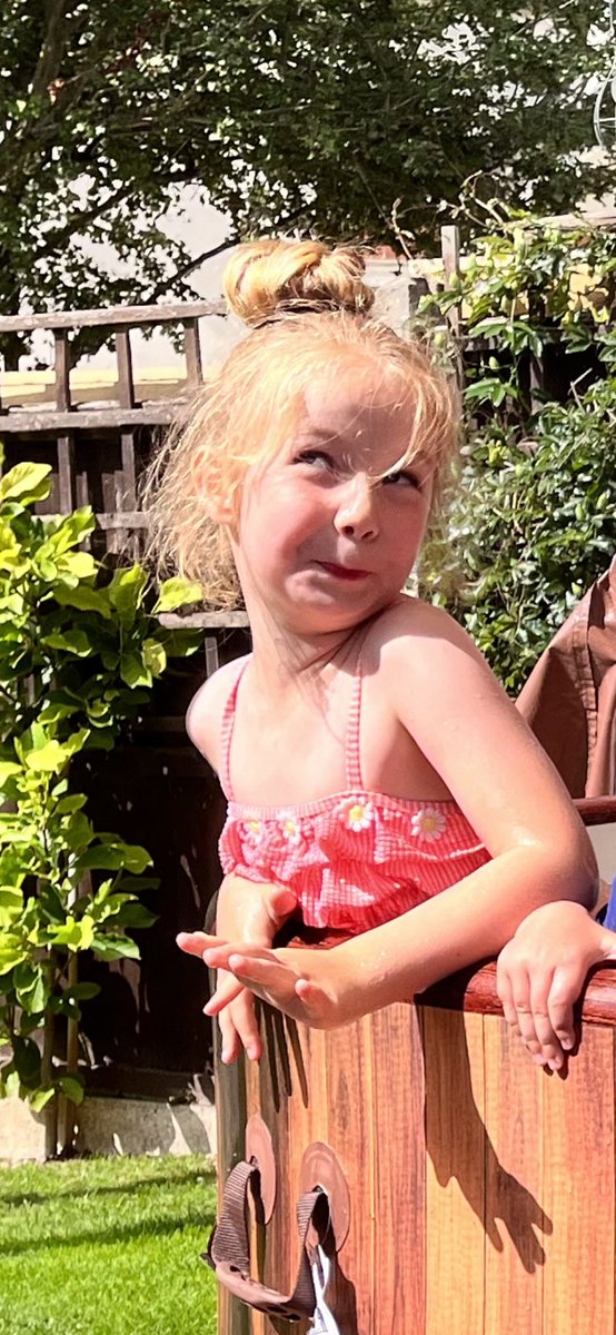 mrskinglll's tweet image. A poster all about me!!! Minnie-May #homework #seedlingclass @castlechurchps @ChildrenFirstLP