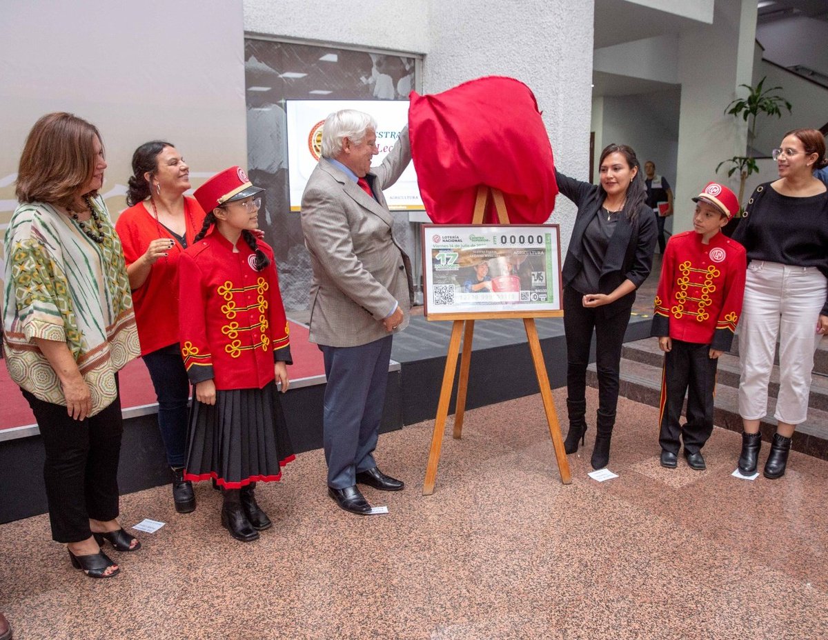 vmva1950's tweet photo. Develamos el billete de “Nuestra Riqueza: La Leche Mexicana”. El @GobiernoMX reconoce la labor que realizan los más de 250 mil productores de lácteos en el país y la importancia de éstos en la alimentación nutritiva de los mexicanos. 🧵 https://t.co/aBexCgW64W