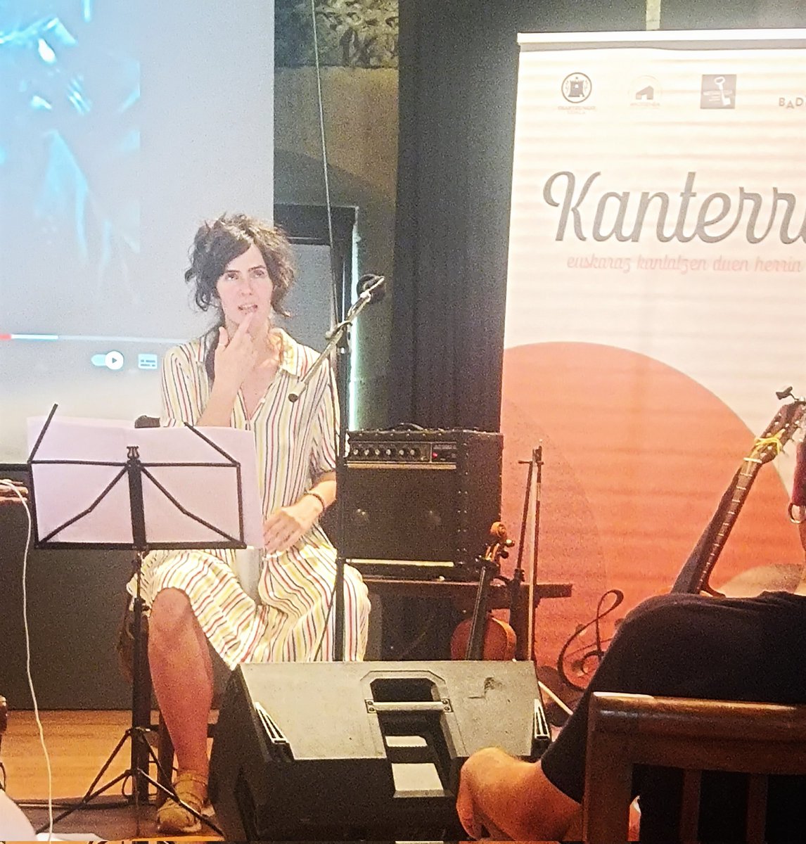 Nola esplikatu gaur #Kanterri-n #MaiteLarburu-rekin hartu dugun gozatua; jakituria eta sentsibilitate demasa. <a href="/ahotsenea/">ahotsenea</a> <a href="/Badokeus/">Badok</a>