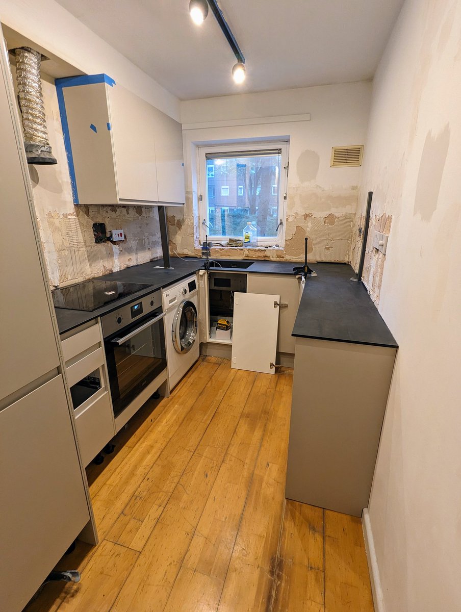 markbwwelford's tweet image. Progress today on Day 6 of the kitchen project, will they finish tomorrow...?! #kitchendesign #gaydad #kitcheninstall