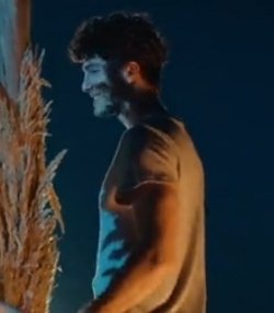 nightblueww's tweet photo. su guluse bakkkk yaniyosun serkan✨ https://t.co/si3zcw2Gol
