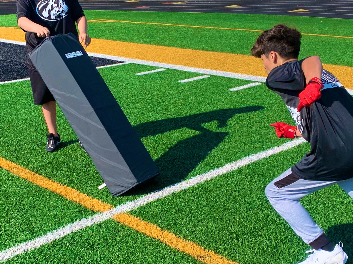 The young crew was locked in 🔒 on tackling this morning !! 🔥 🔥 💯 We will be young, fast, awesome tackling football players when #TheHuntBegins