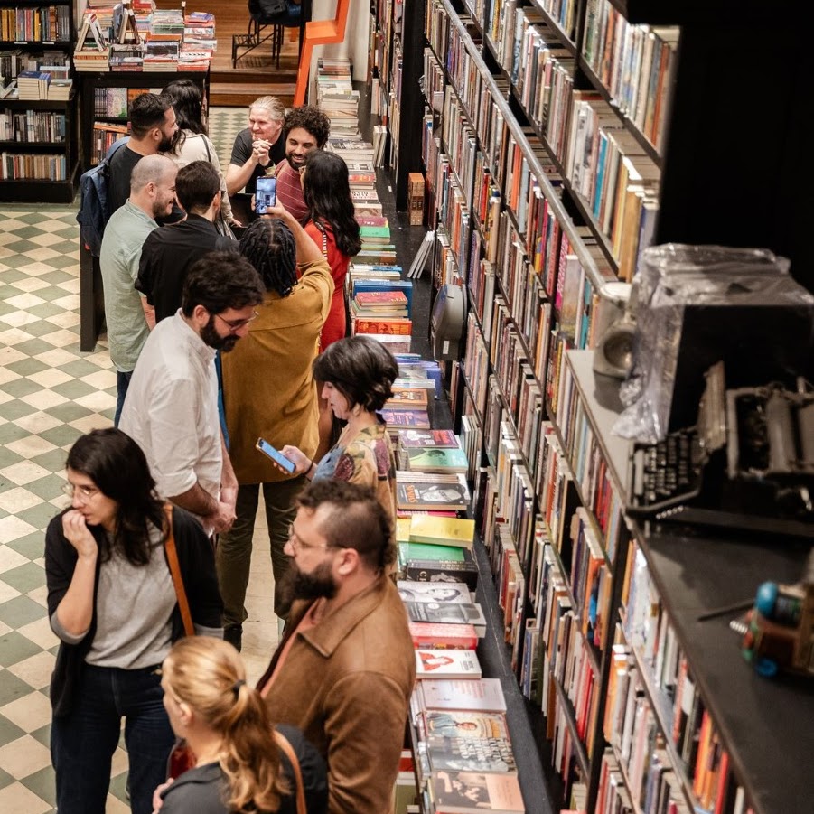 datavizbr's tweet image. Fotos do lançamento do livro Dataviz em perspectiva! Agradeço a todos que estiveram presentes e colaboraram com o livro!

Venda online do livro em: riobooks.com.br/pd-94a479-data…