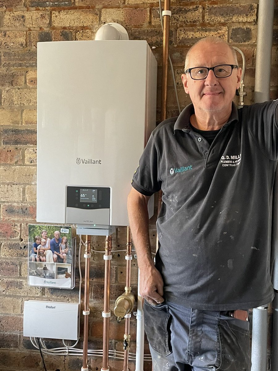 Rdmills88's tweet photo. Meet Gary Mills Aka Dad.

Just finished off his last Vaillant install. Done his first Vaillant 40 years ago - The old VCW-Sine T3W and been Vaillant ever since that day. Unsure how many he’s fitted but it must be in the thousands for sure.

#TeamVaillant 👊🏼 #TeamGDMills https://t.co/tVumf12Gw5