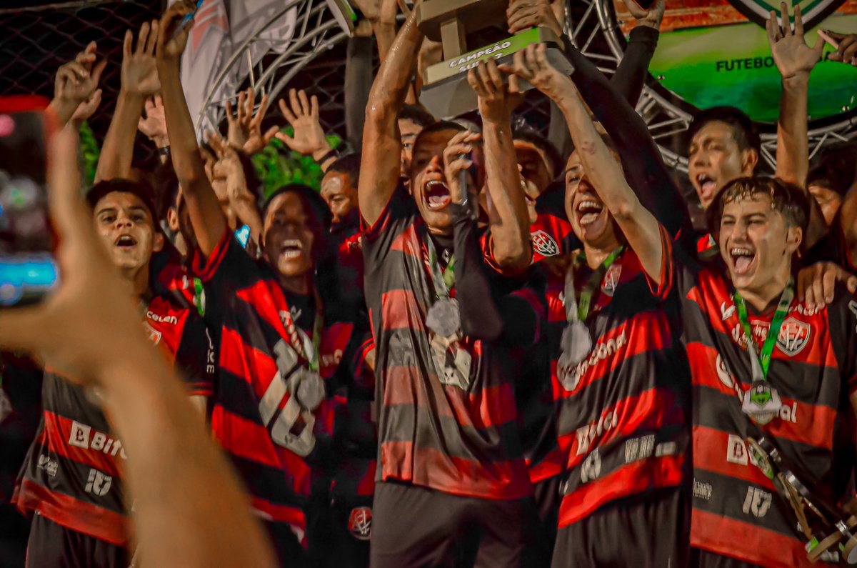 vitorianabase's tweet photo. É CAMPEÃO! 🏆🔴⚫️

Com gols de Dudu (3), Emanoel e Luís Miguel, nosso sub-16 se consagra campeão da Copa Cruz do Espírito Santo na Paraíba após uma vitória por 5x2 contra o RS-PE. PARABÉNS, CRIAS! 

📸: Assessoria/Copa Cruz do Espírito Santo

#FábricaDeTalentos #PegaLeão https://t.co/urWwutqWBN