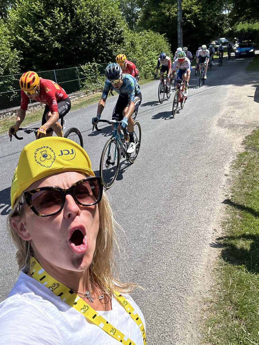 laureboulleau's tweet photo. Bref :) j’étais au Tour de France sur mes terres en Auvergne et c’était dingue https://t.co/V6weIWMHU4