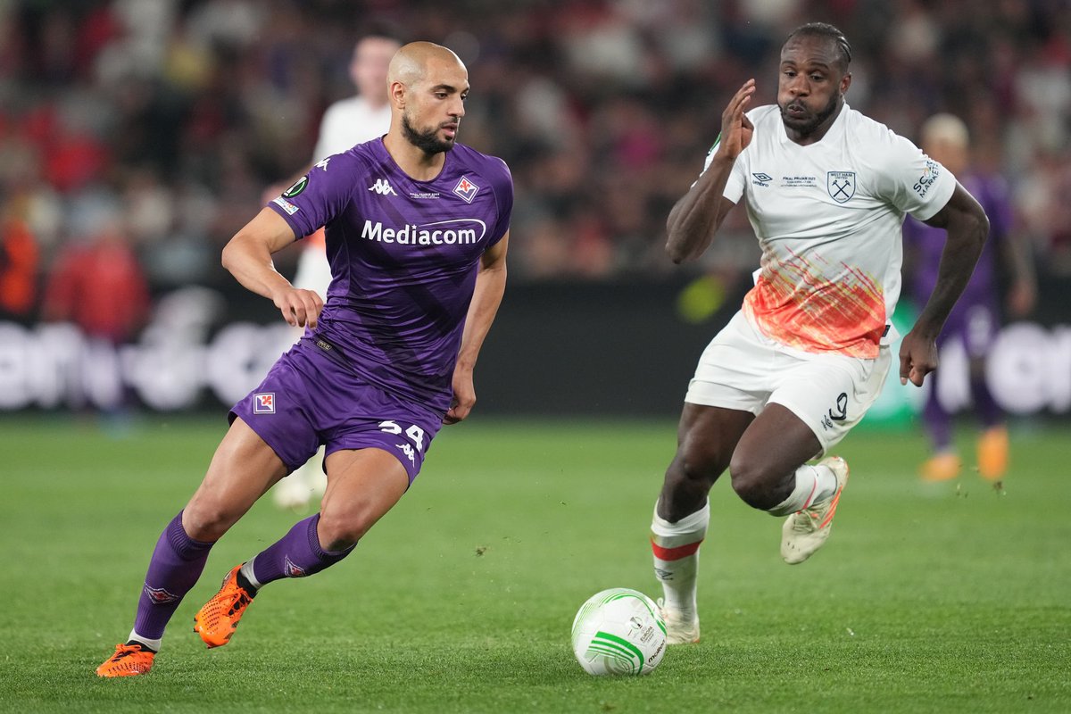 Plettigoal's tweet photo. ManUtd is monitoring Sofyan #Amrabat very closely. 

At this stage, it’s not advanced but first
talks took place. #MUFC

➡️ Understand, that it could become a hot topic later in this window. 

He’s also on the list of FC Bayern. But nothing concrete at this stage. 

@SkySportDE 🇲🇦