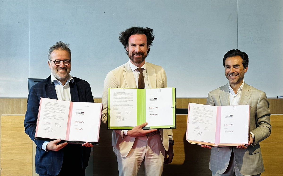 Institut de l'Engagement (@i_engagement) on Twitter photo Grâce à cette collaboration, <a href="/sciencespo/">Sciences Po</a> / <a href="/ScPoExecEd/">Sciences Po Executive Education</a> et <a href="/i_engagement/">Institut de l'Engagement</a> renforcent leur vocation commune de former une nouvelle génération de citoyens engagés.
📸 Signature de convention par <a href="/MartinHirsch/">Martin Hirsch</a>, <a href="/MathiasVicherat/">Mathias Vicherat</a> et Bernard El Ghoul pour sceller cette collaboration. Grâce à cette collaboration, <a href="/sciencespo/">Sciences Po</a> / <a href="/ScPoExecEd/">Sciences Po Executive Education</a> et <a href="/i_engagement/">Institut de l'Engagement</a> renforcent leur vocation commune de former une nouvelle génération de citoyens engagés.
📸 Signature de convention par <a href="/MartinHirsch/">Martin Hirsch</a>, <a href="/MathiasVicherat/">Mathias Vicherat</a> et Bernard El Ghoul pour sceller cette collaboration.