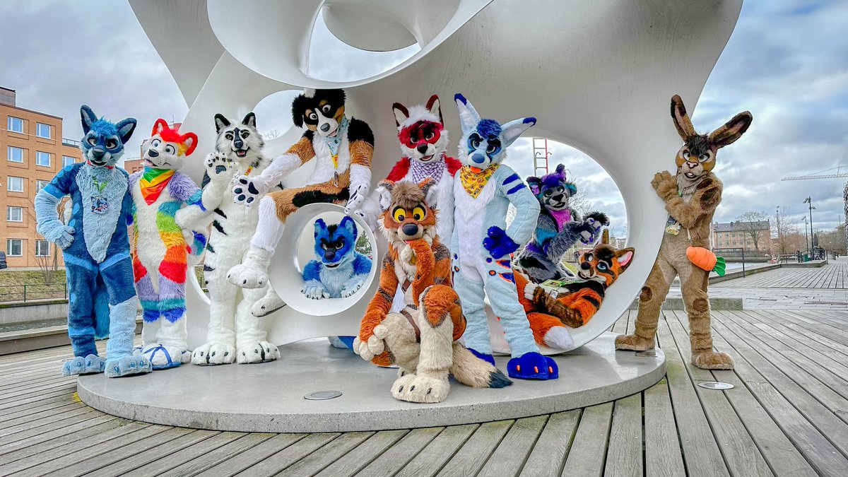 Have you been a good pup? Then you sure deserve some candy 😏
🪡: <a href="/mixedcandy/">Mixedcandy Inc</a>