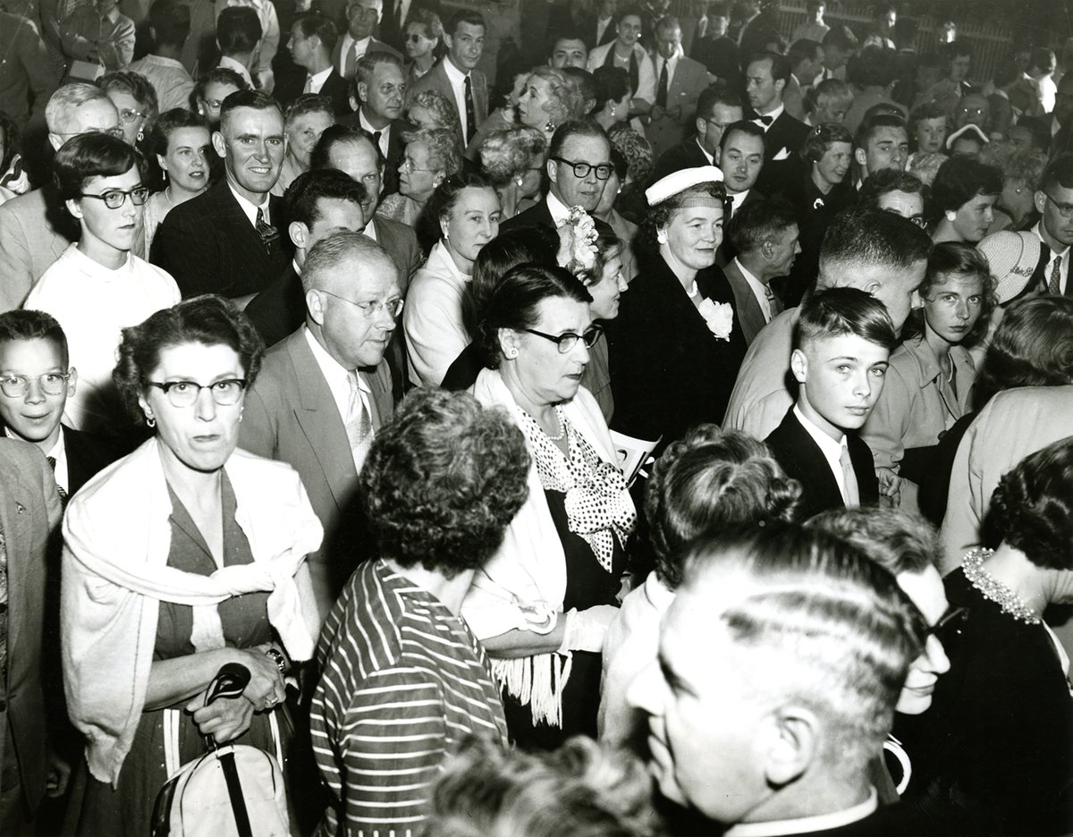 70 years ago this week, on July 13, 1953, Alec Guinness spoke the first lines on the Festival stage from the play Richard III. Here's a photo of the audience that evening.

Let's celebrate by sharing some stories! What's your favourite memory at the #Stratfest? We want to know ❤️