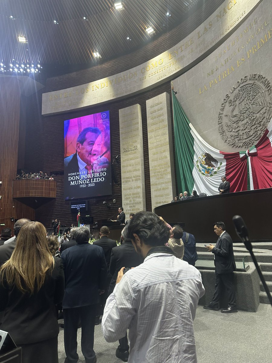elyblackmore's tweet photo. Fue un honor haber coincidido con @PMunozLedo en la @Mx_Diputados. Luchador de la democracia en nuestro país. QEPD 🙏🙏 https://t.co/SbLJJ7CD7p