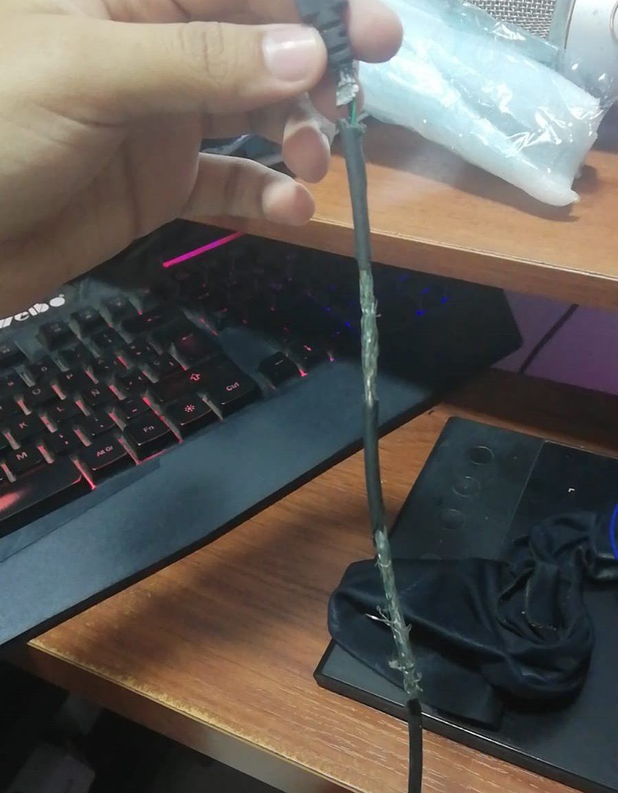 _Gentleman_C's tweet photo. despues de 4 años al fin cambie el cable de la tableta XD creo que ya le tocaba pero no estoy muy segura https://t.co/rxTttNMxsm
