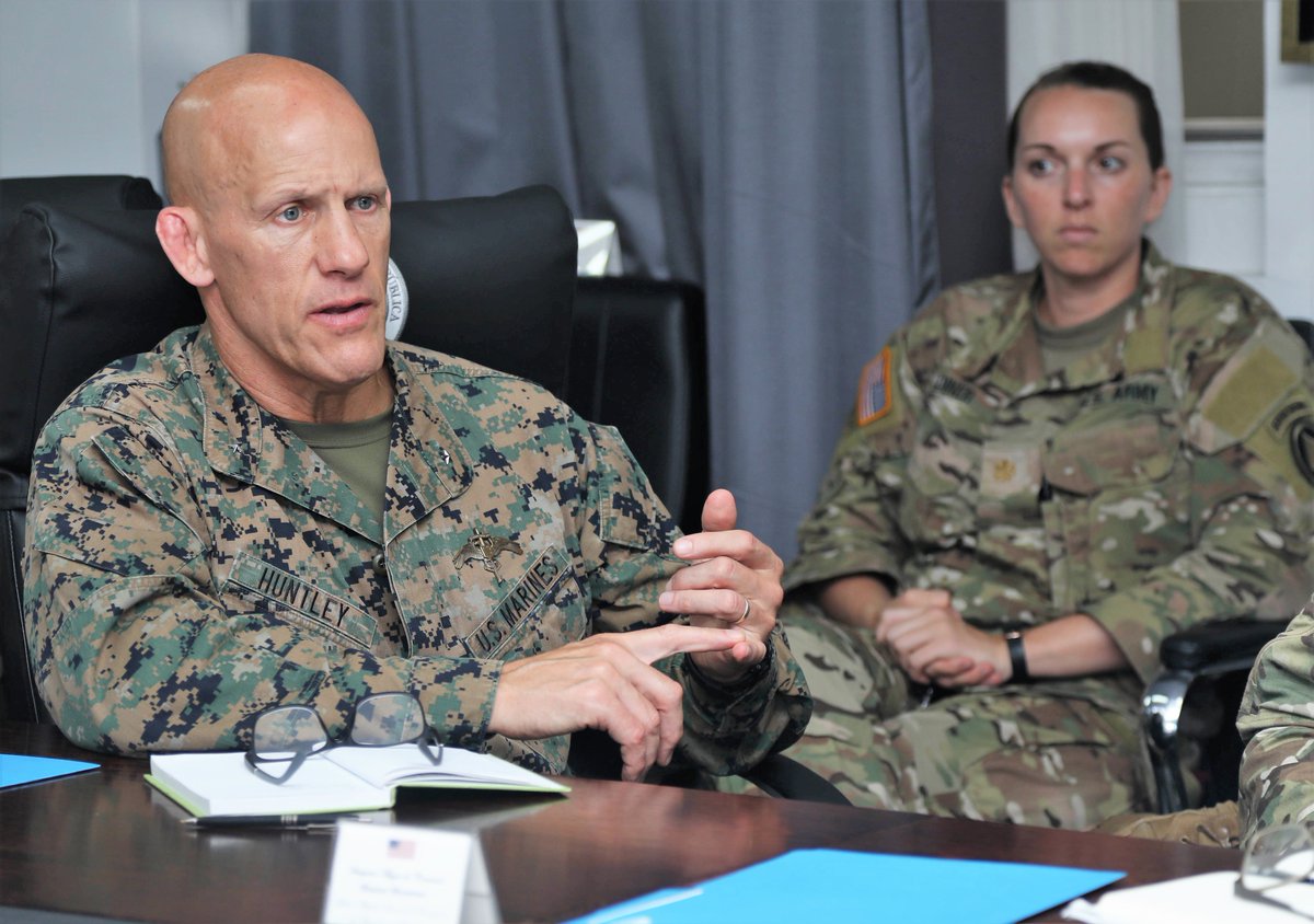 SOCSOUTH's tweet image. During U.S. and Panama talks over the weekend, @SOCSOUTH CDR BGen Huntley discussed next steps with Minister Pino @MinSegPma to further advance joint #SpecialOperationsForces training and cooperation. #StrengtheningPartnerhips #EstamosUnidos #SecureSeaLanes 🇵🇦🇺🇸