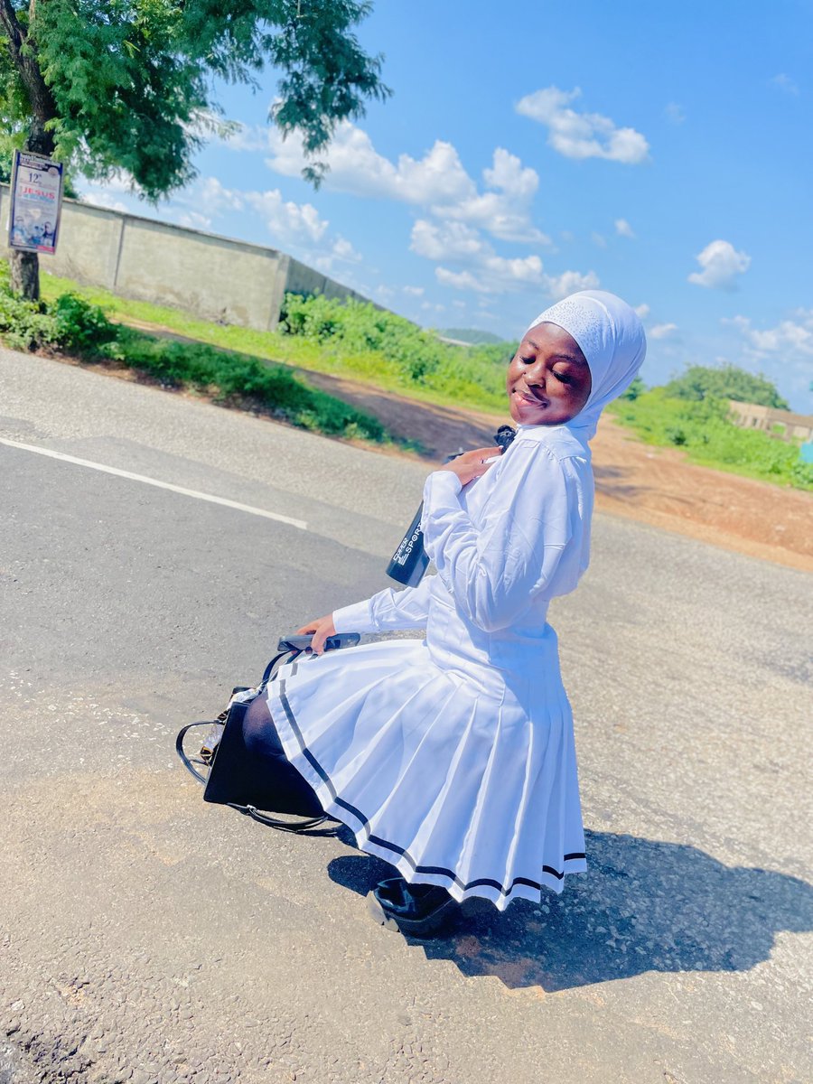Lytee17's tweet photo. @Realnoni4Real My borrow post too much 😩 but Ahliamdulilah I see my Android phone collect the pictures 🥺🤲 sign out in a bit. Make Lord of new Apple phone Locate me 🤲🥺😂 https://t.co/gt6sNHJOqf