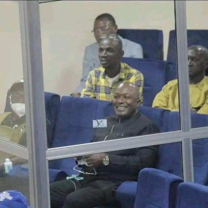 Prof_AlphaConde's tweet image. La fierté sur le visage de Toumba quand il voit Marcel, son élève appliquer ses conseils à la barre.