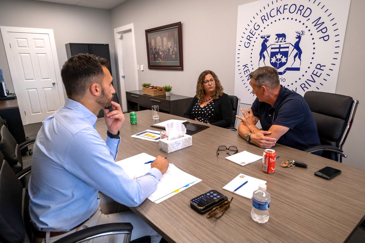 GregRickford's tweet photo. Minister @Sflecce and I had productive discussions with Kenoraโs Directors of Education about the importance of local opportunities for children and youth.
Together, with @KPDSB_Schools and @KCDSB we are working to ensure top quality education for every student in the Northwest. https://t.co/sf4Mhu6uMg