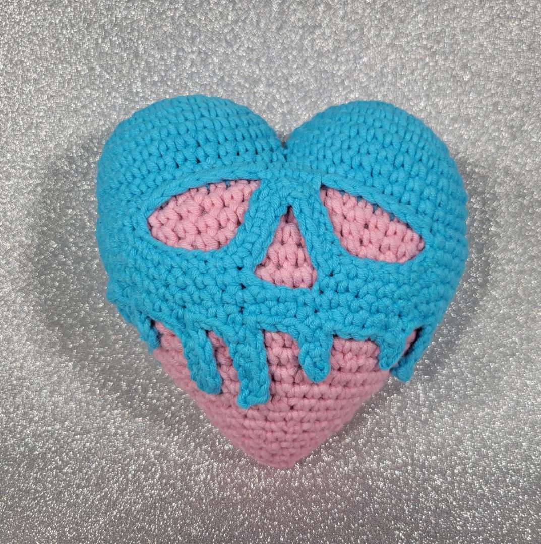 eldritch_stitch's tweet photo. 🧶🧶Excited to share the latest addition to my #etsy shop: #handmade #crochet 💗💗 Poison Heart https://t.co/ssjGWHSr9u #valentinesday #valentine #amigurumi #stuffedanimal https://t.co/Kow7uOy7zX