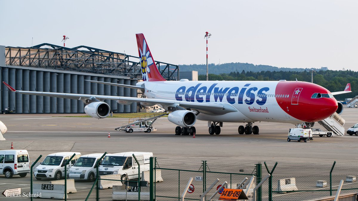 aviation_schmid's tweet photo. Edelweiss / Airbus A340-300 / HB-JMC / ZRH - 10.7.23
@flyedelweiss
#AvGeek #planespotting #planes #planespotter #aviation #aviationphotography #spotting #ZRH #ZRHAirport #ZRHmovements #airbus #a340 #a343 #edelweiss #hbjmc https://t.co/3hpttZZQgu