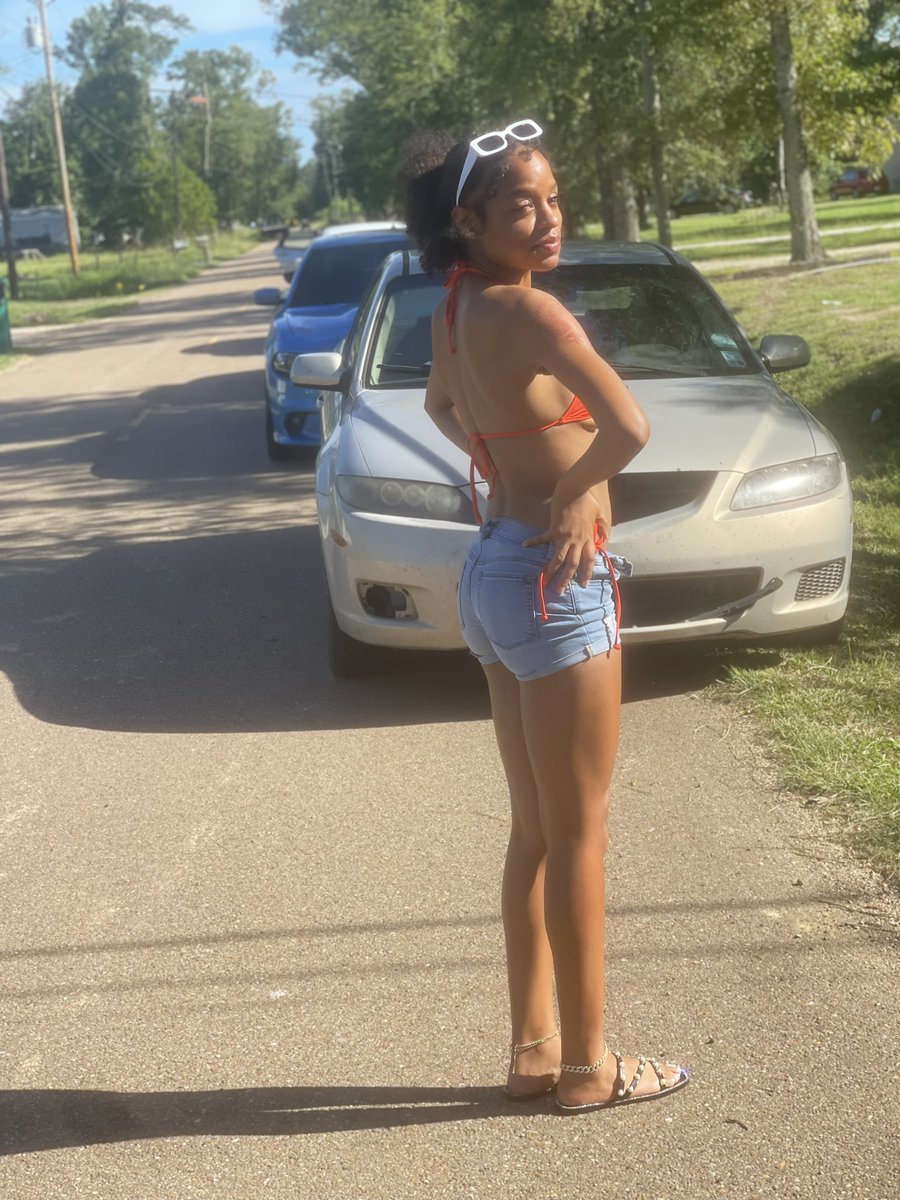 GabbyRenee608's tweet photo. #raepoolparty https://t.co/SEZA0tGtTT